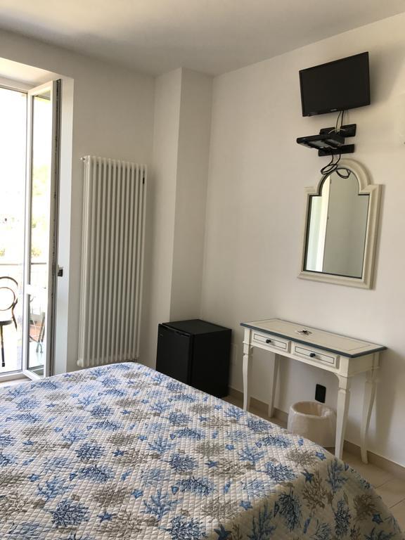 Sandra Villa Rooms Корниглия Екстериор снимка